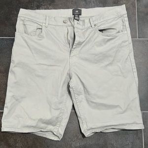 H&M Shorts Size 36 US Grey Gray Silver